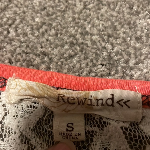 Tank top size small - Picture 4 of 4